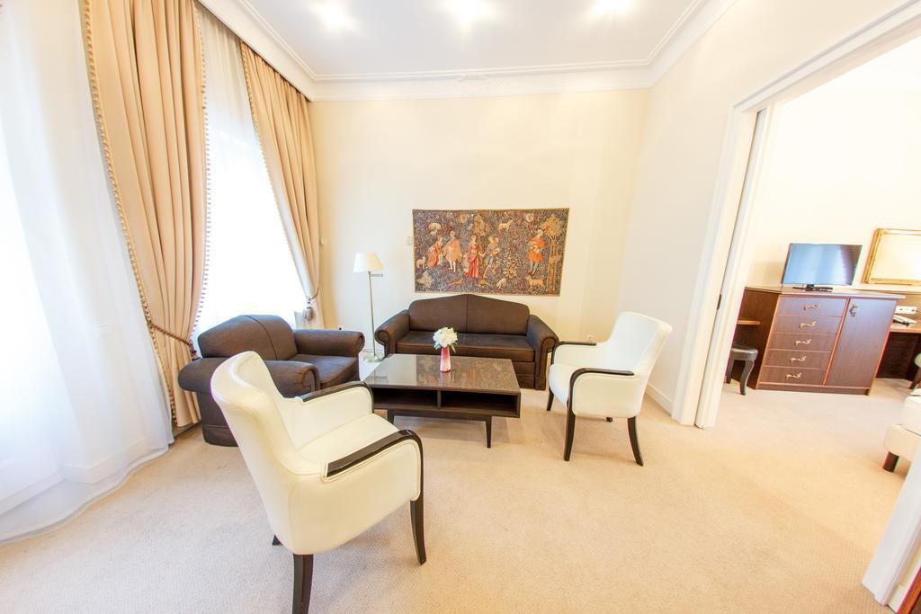 Hotel Kristály Imperial Tata Exteriér fotografie