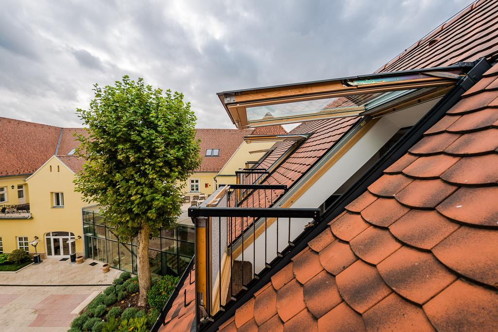 Hotel Kristály Imperial Tata Exteriér fotografie