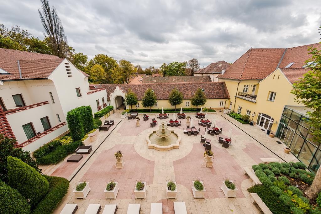 Hotel Kristály Imperial Tata Exteriér fotografie