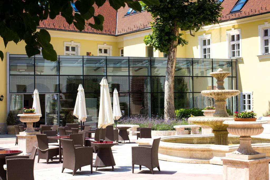 Hotel Kristály Imperial Tata Exteriér fotografie