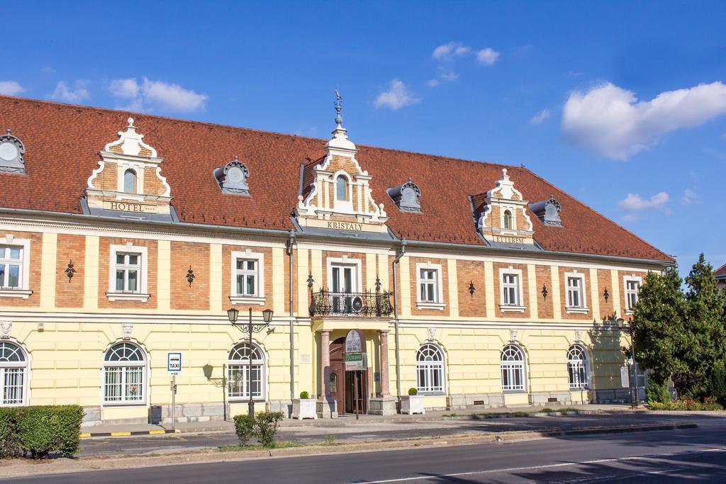 Hotel Kristály Imperial Tata Exteriér fotografie