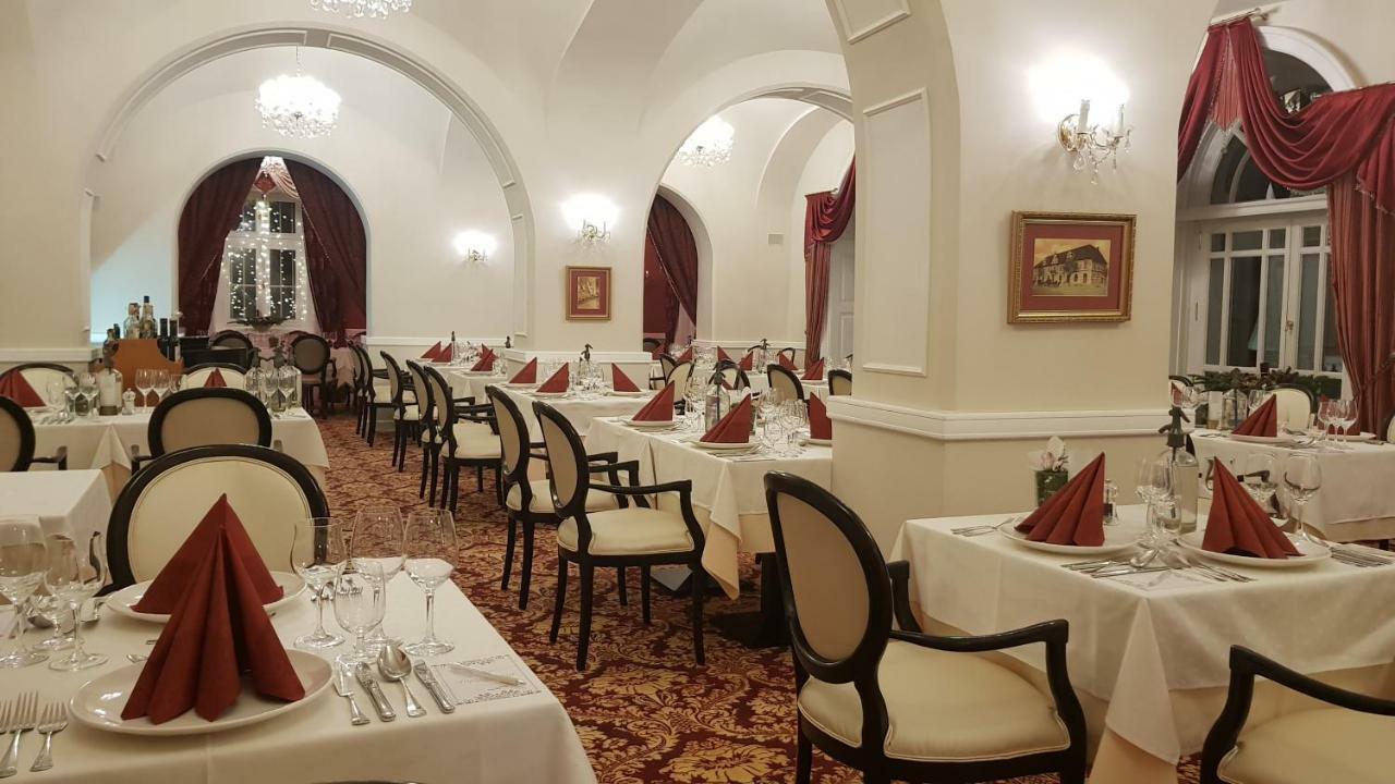 Hotel Kristály Imperial Tata Exteriér fotografie