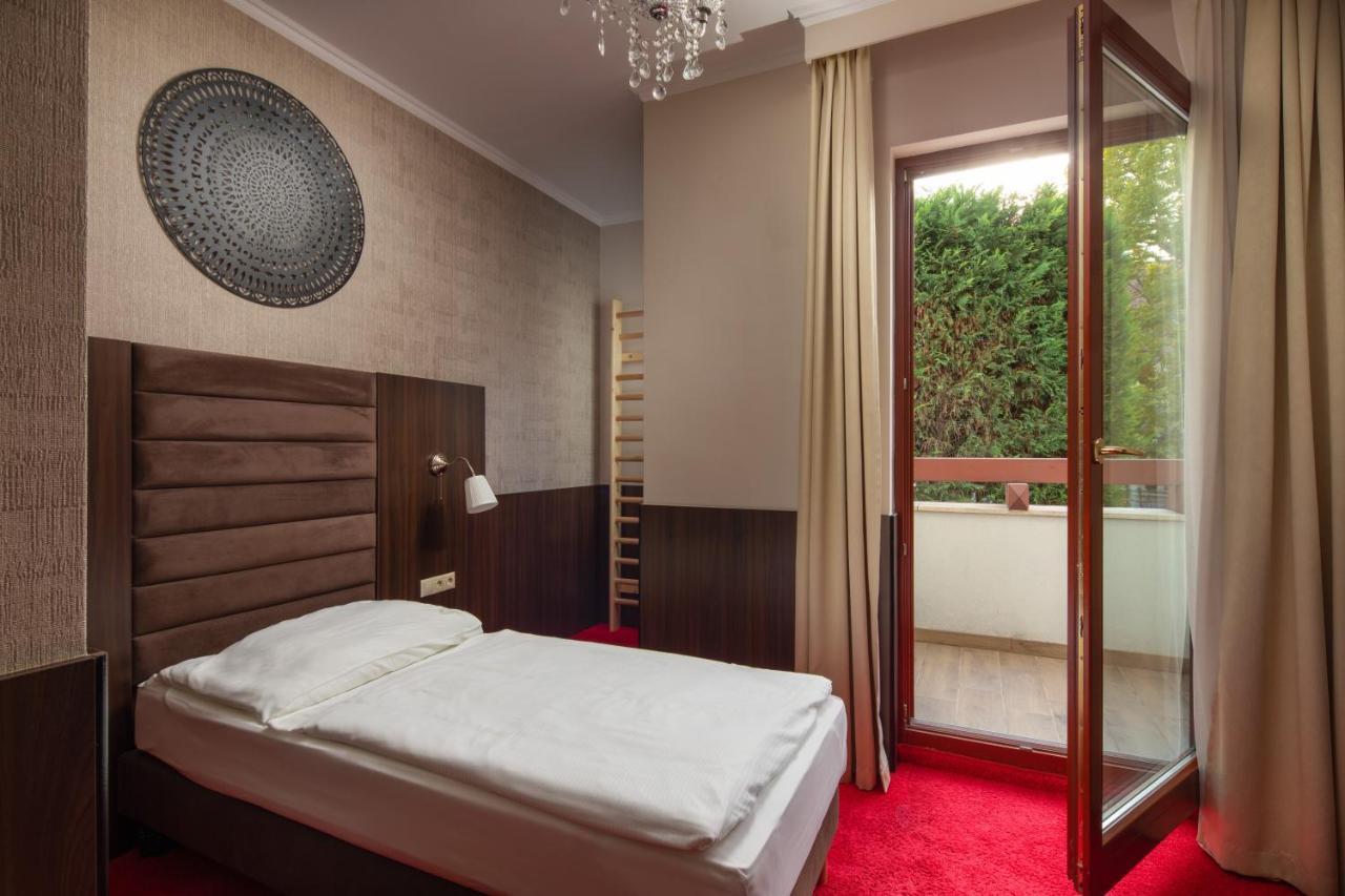 Hotel Kristály Imperial Tata Exteriér fotografie