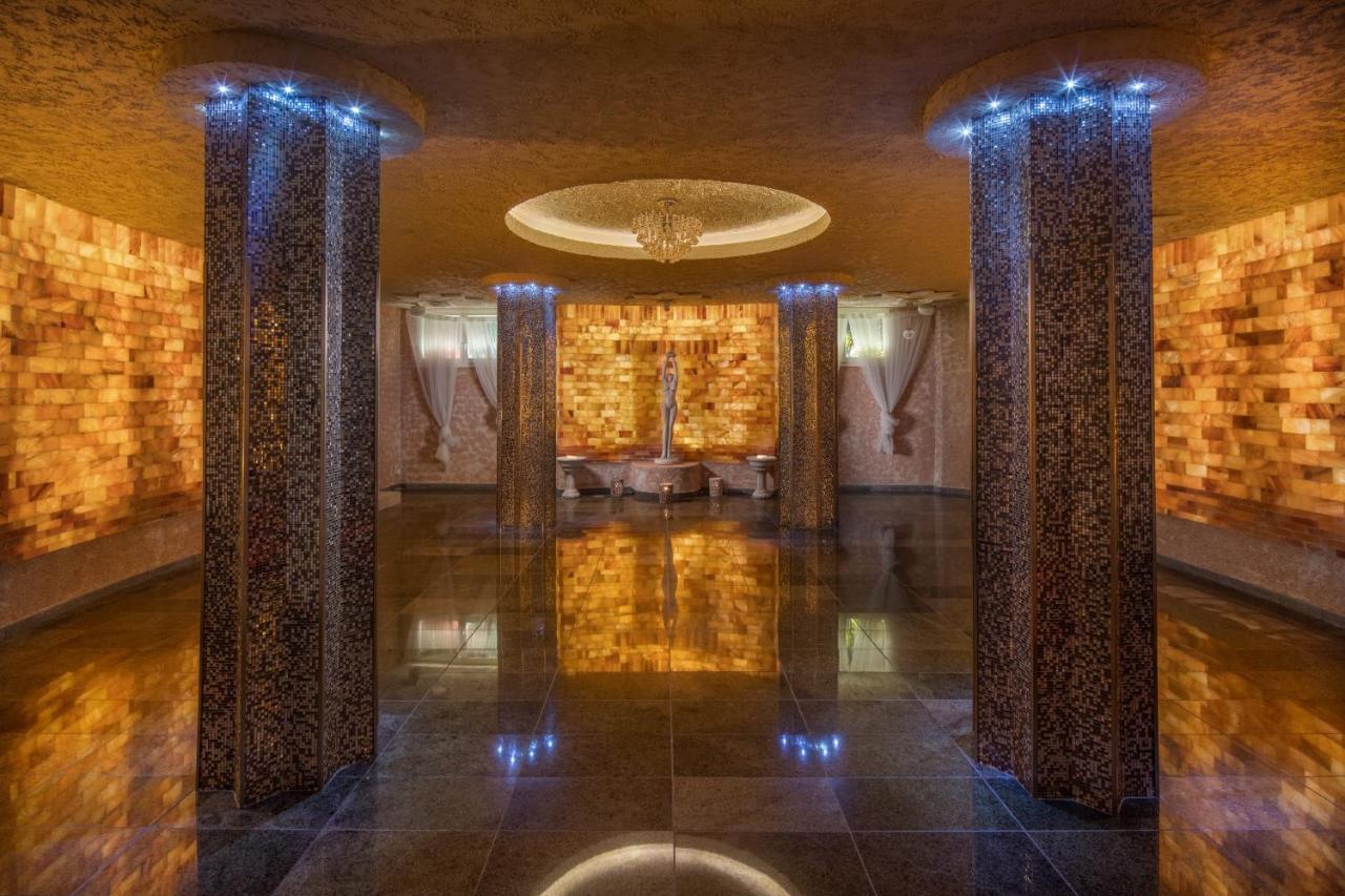 Hotel Kristály Imperial Tata Exteriér fotografie
